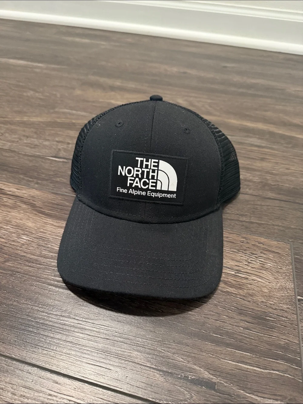 The North Face Black Mesh-Back Logo Cap